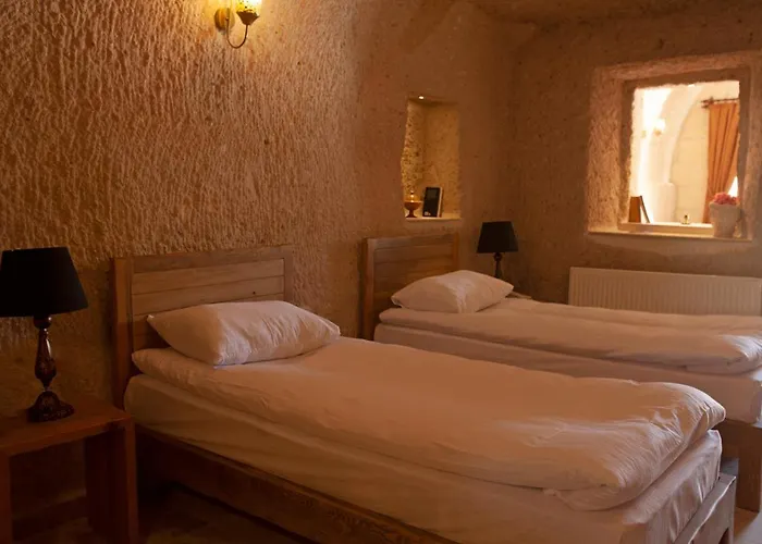 Проживание в семье Narcissos Cave