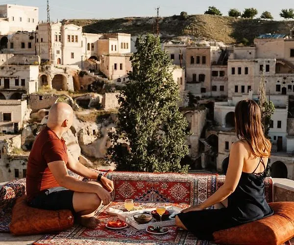 Проживание в семье Narcissos Cave